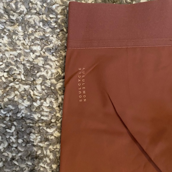 Lululemon SOUL CYCLE limited edition tight, *reflective, 28” tight. - Picture 4 of 6